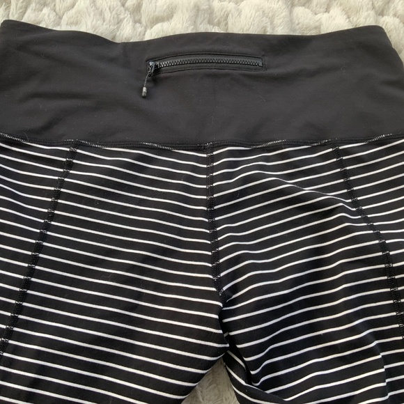 Lululemon Black & White Striped Cropped Leggings 23 Inch Long Zippered Leg Pant - Picture 5 of 9